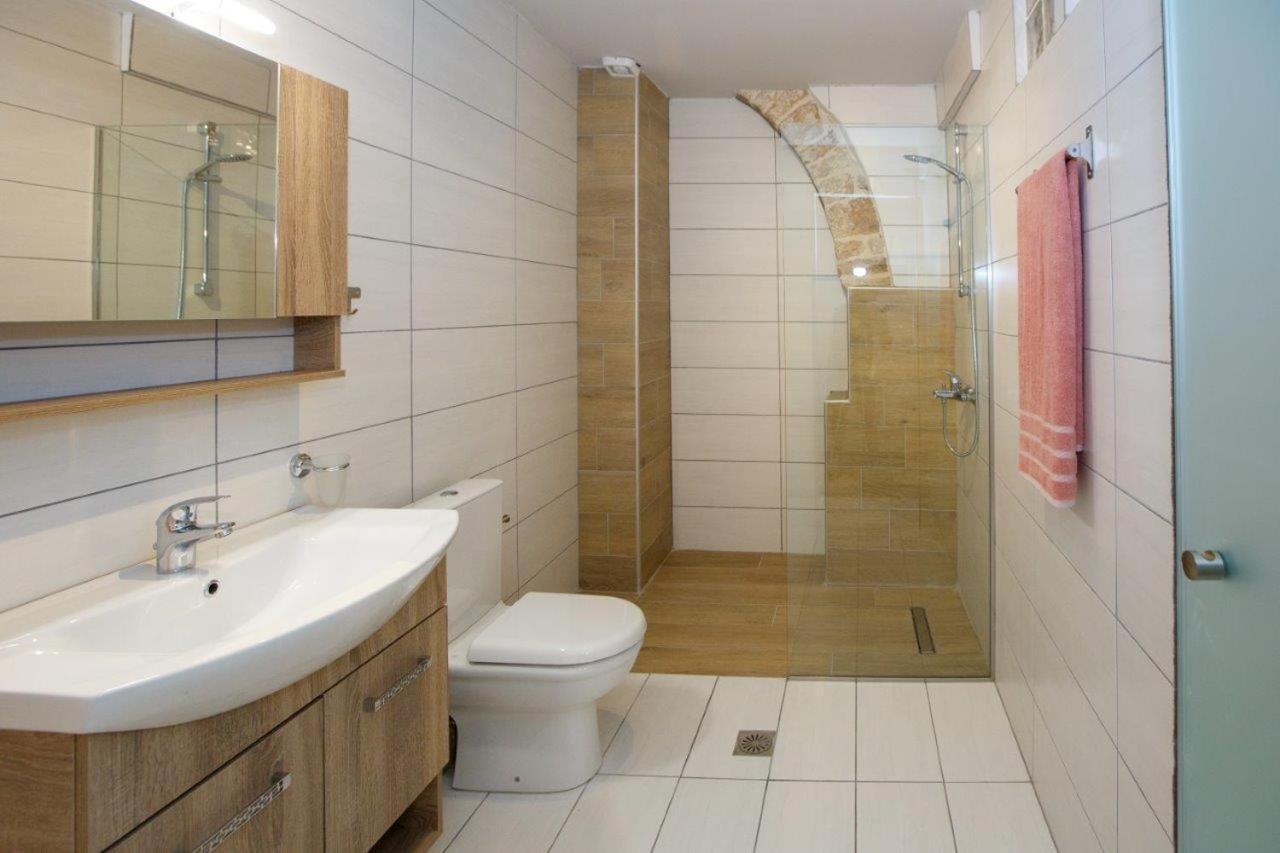 Οniro Comfort Living Ioannina Exterior photo